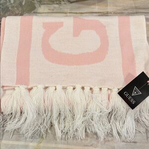 NWT Guess Los Angeles Blush Pink and Cream Scarf